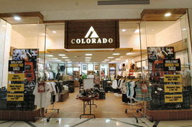 品牌服飾陳列 零售圖庫中的視覺營銷藝術